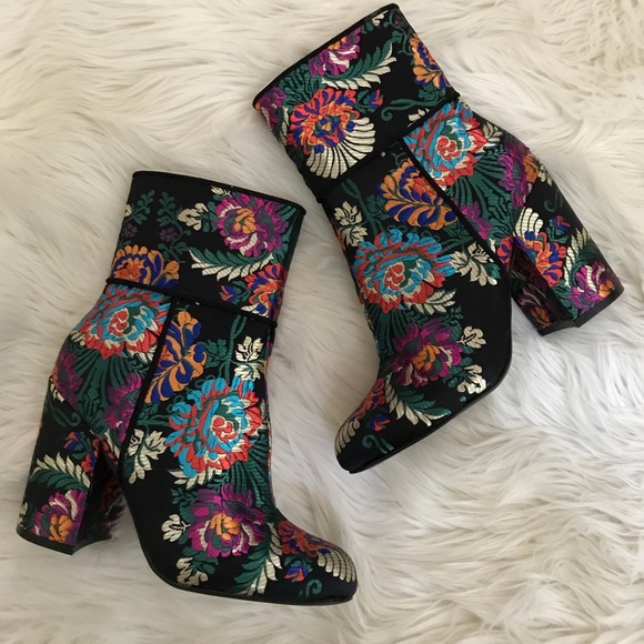 Steve Madden Goldie Block Heel Mid Boot - Picture 2 of 4